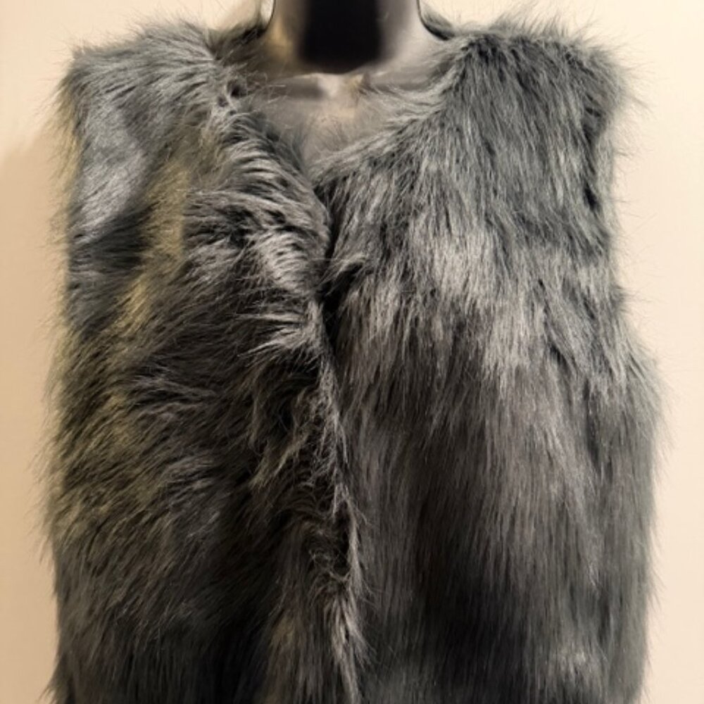 Forever 21 Grey Faux Fur Vest – Size M
